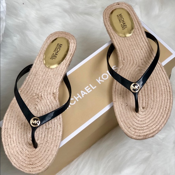 New Authentic Michael Kors Flat Flip-flop Sandals - Picture 2 of 4